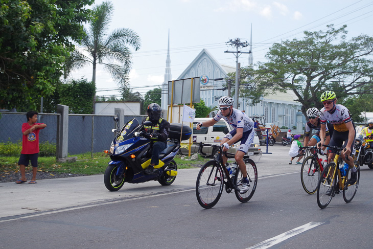 ウェズリー・サルツバーガー(オーストラリア、KINAN Cycling Team)を含む逃げ