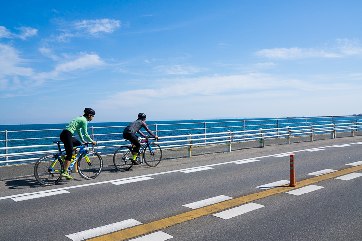 風光明媚な海沿いのロケーションが続く国東半島東側