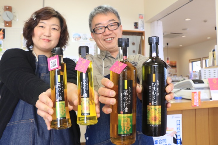 温暖な気候を活かしたひまわりや菜種の油は特産品。製造まで全て自家製だ(長崎鼻shop OLIO)