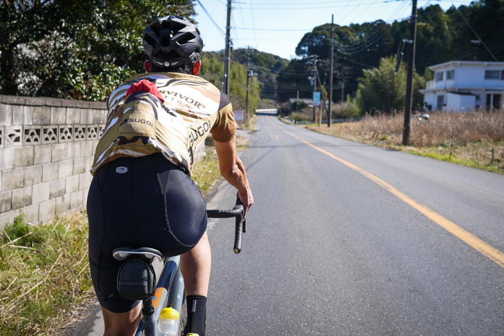 舗装路ではブロックタイヤのシクロクロスバイクよりもずっと快適だ