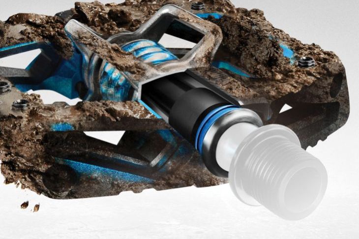 泥や水分が回転部に入らないようにするための新型ダブルリップ&ダ ブルシールを採用している
