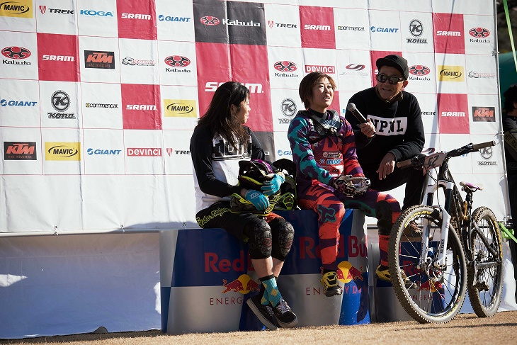 エリート女子クラス。11月に開催されたMTB4時間耐久in木城にも参加した末政は、「宮崎を身近に感じています」とコメント。