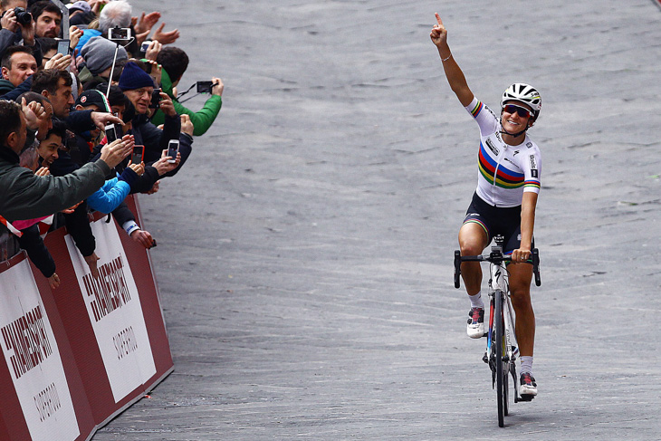 UCI女子ワールドツアー初戦を制したエリザベス・アーミステッド（イギリス、ボエルスドルマンス）