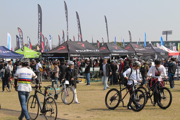 メーカーブースが並ぶメイン会場　今年もサイクルモードが大阪で開催される