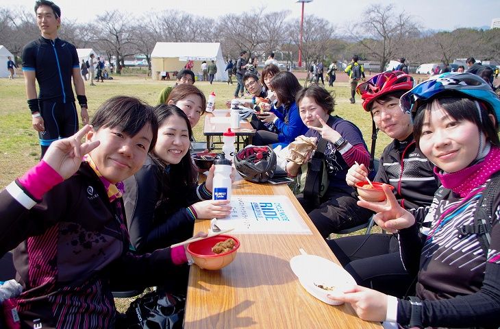 サイクルキッチンのランチでは女子トークに花が咲く