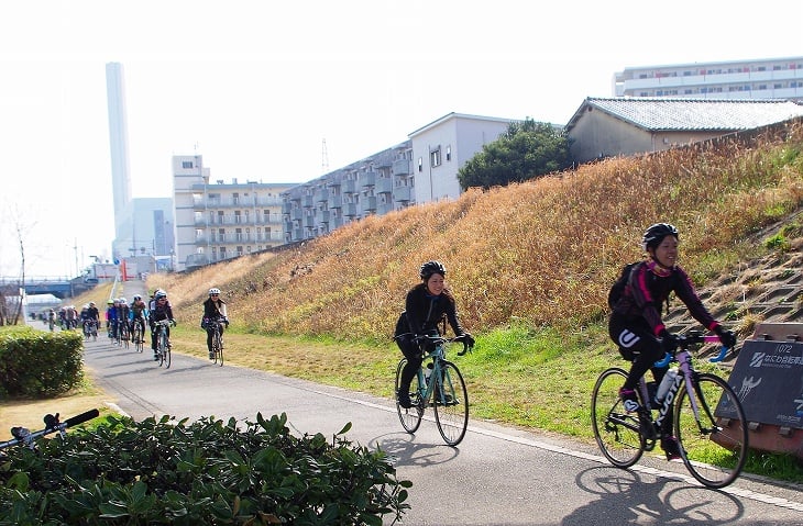 なにわ自転車道をゆったりと走っていく