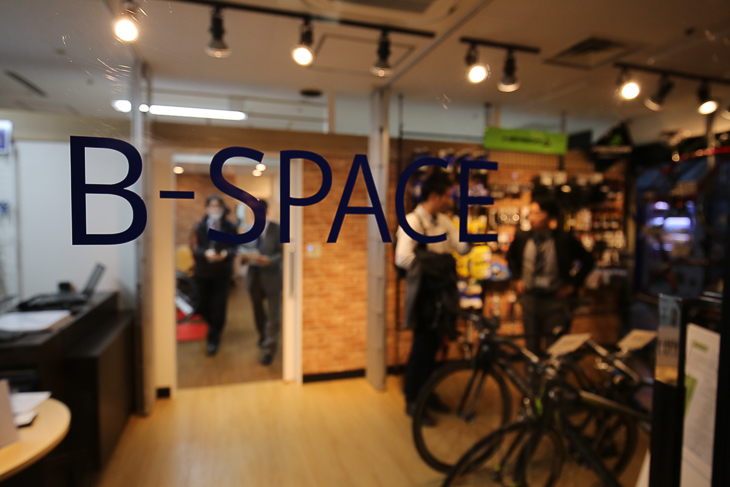 B-SPACE ショップ入り口