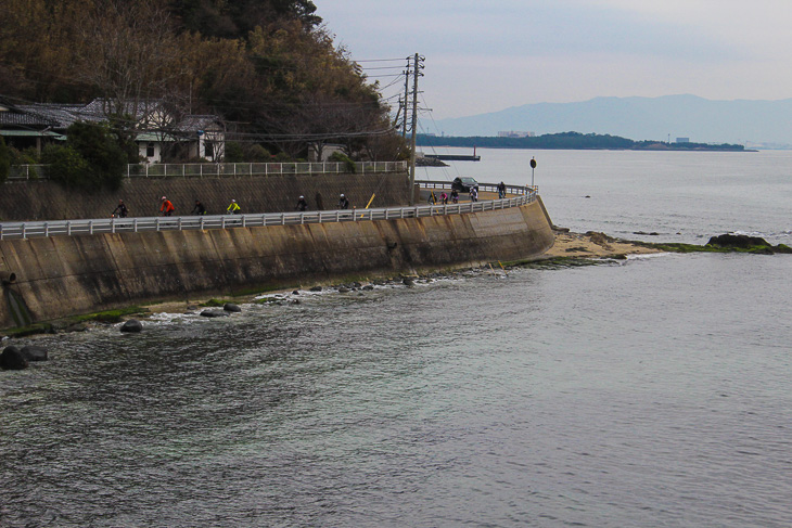 志賀島の海辺の道は眺めも最高だ