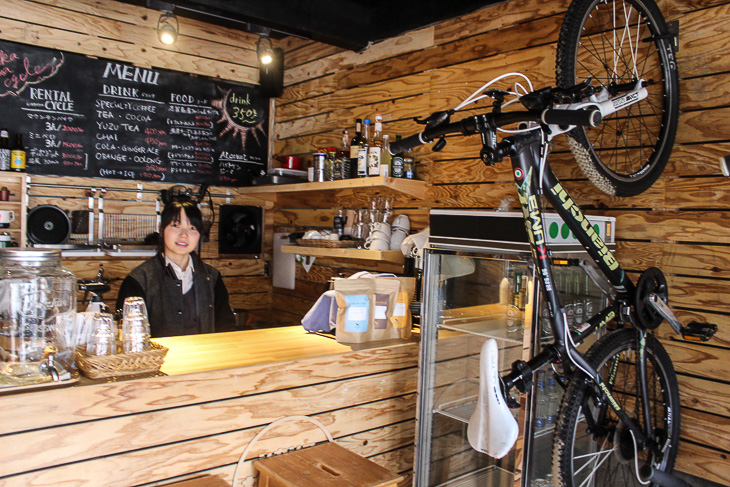 カフェは店長の娘さんが美味しいコーヒーを淹れてくれます