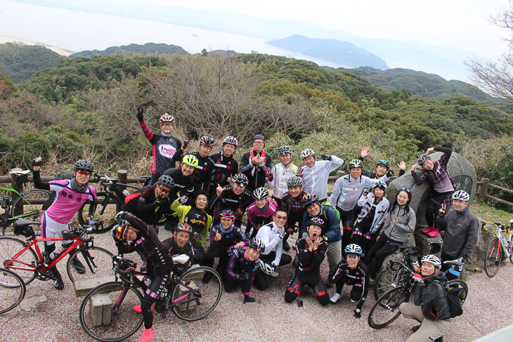 展望スポットの潮見公園で記念撮影