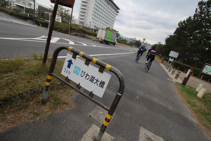 琵琶湖大橋へわずか1km