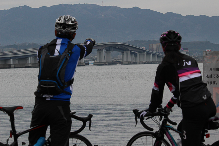 琵琶湖大橋は頂上が高いので急勾配なのでは?と思ってしまう