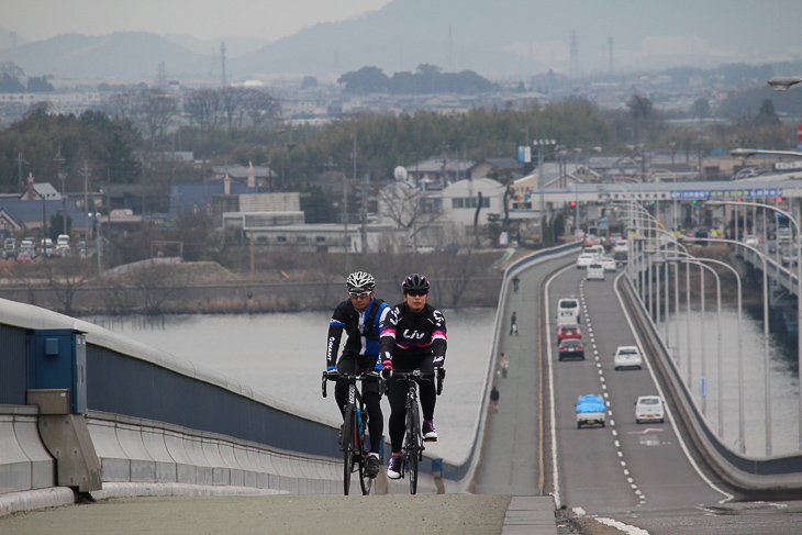 琵琶湖大橋を渡り、西岸へと渡る