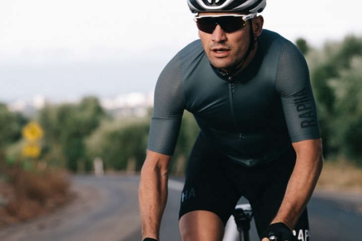 Rapha Pro Team AerosuitとAero Jerseyが刷新、Aero Bib Shortsが登場