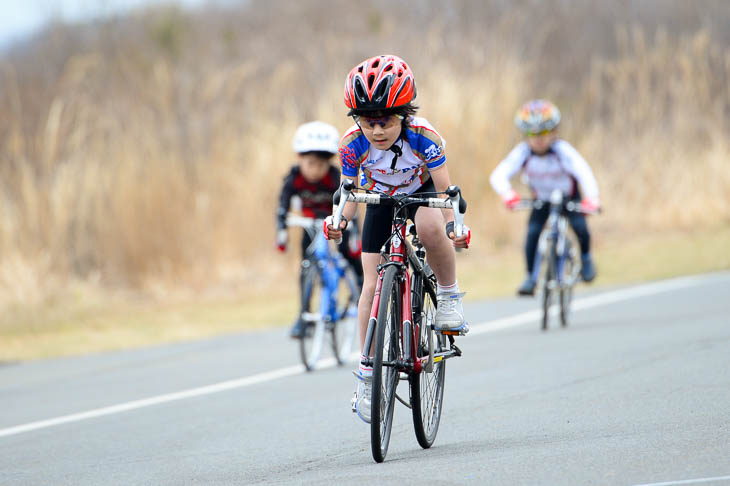 小学校低学年から参加できるクラスがあるのもチャレンジサイクルロードレースの特色