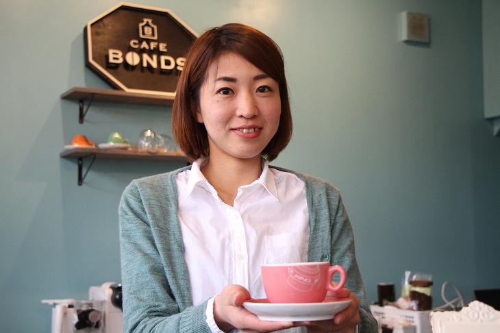 CAFE BONDSでバリスタを務める大坂さん