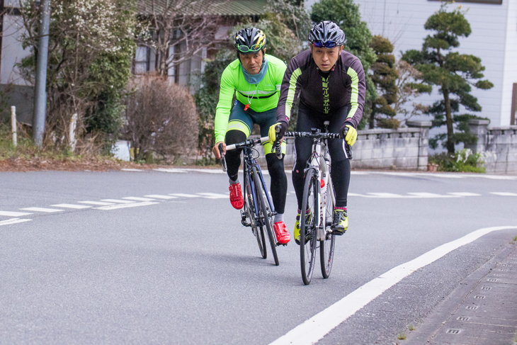 1人1人の後ろについて声をかけながらの個別指導