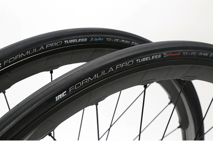 軽さ と 信頼性 それぞれの要素を追求した兄弟モデル Formula Pro Tubeless Light X Guard Irc Formula Pro Tubeless Vol 3 Cyclowired