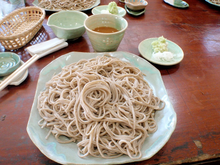 地元のグルメを味わうこともできるのだ