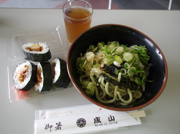 成山の三草茶うどんと太巻き