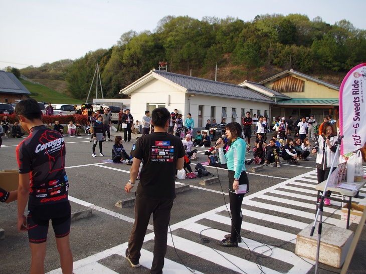 抽選会は大盛り上がり