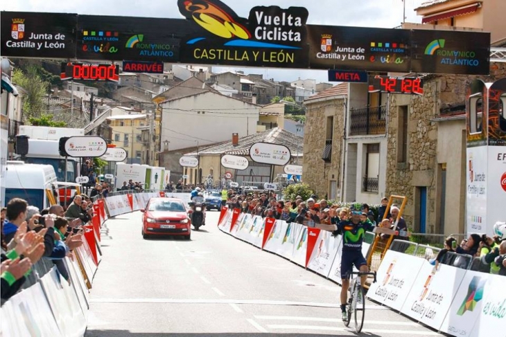 第2ステージ 山岳で独走したアレハンドロ・バルベルデ(スペイン、モビスター)が1勝目
