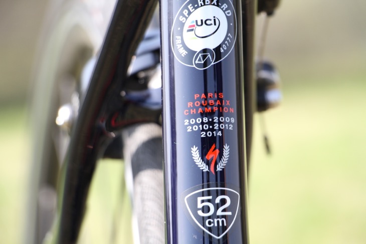 シートチューブにはRoubaixがパリ~ルーベで勝利した年号が輝いている