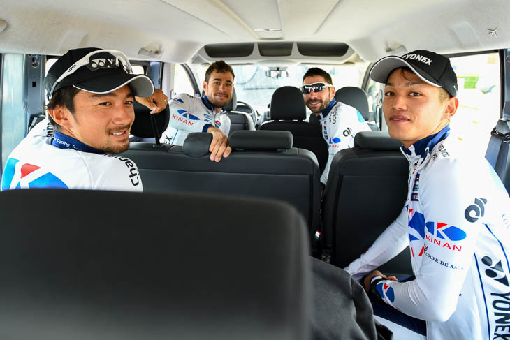 第2ステージ 車の中でスタート準備中
