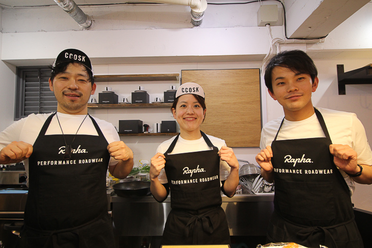 カフェ部門のスタッフの皆さん。目印はエプロンだ