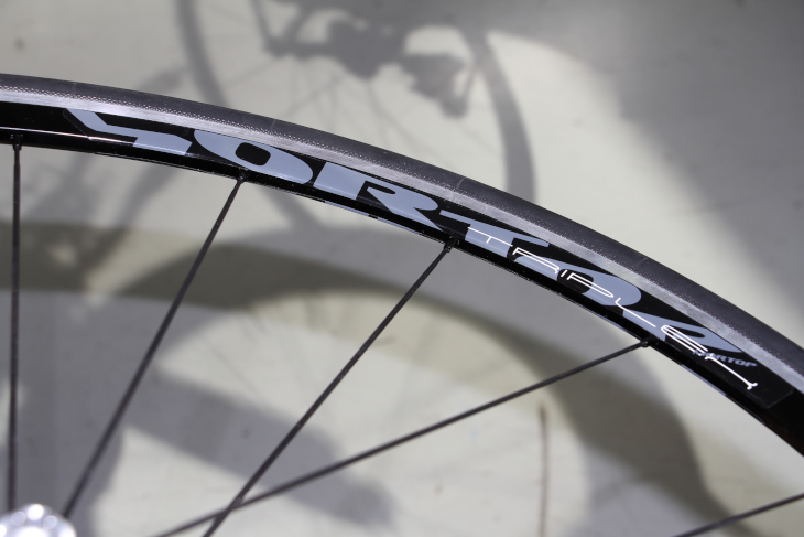 高さ22mmx幅18.5mmというプロファイルを持つアルミリム