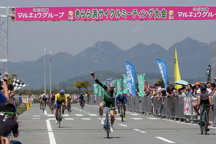 E1 日野泰静(松山城南高等学校自転車競技部)が優勝