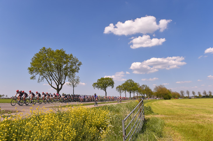 オランダらしい真っ平らな平野を走る