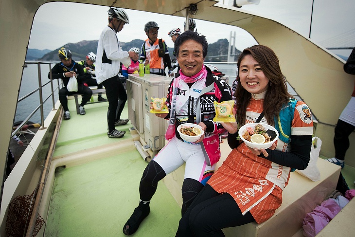 島から沢港までの間にレモンポーク丼のランチをいただく