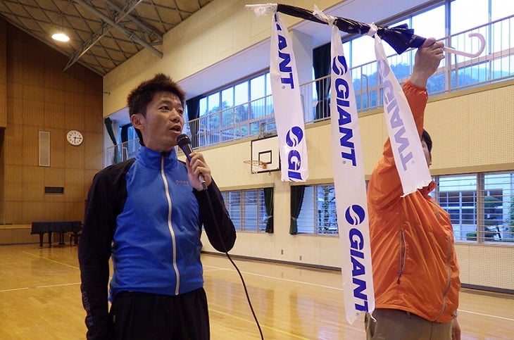 門田基志選手を迎え競技説明。130kmを迷うことなく導いてくれるコーステープ