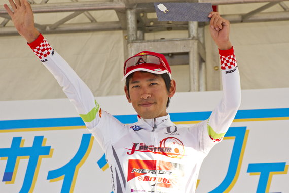 2014年、JプロツアーU23部門で総合優勝し、ピュアホワイトジャージを獲得した堀孝明