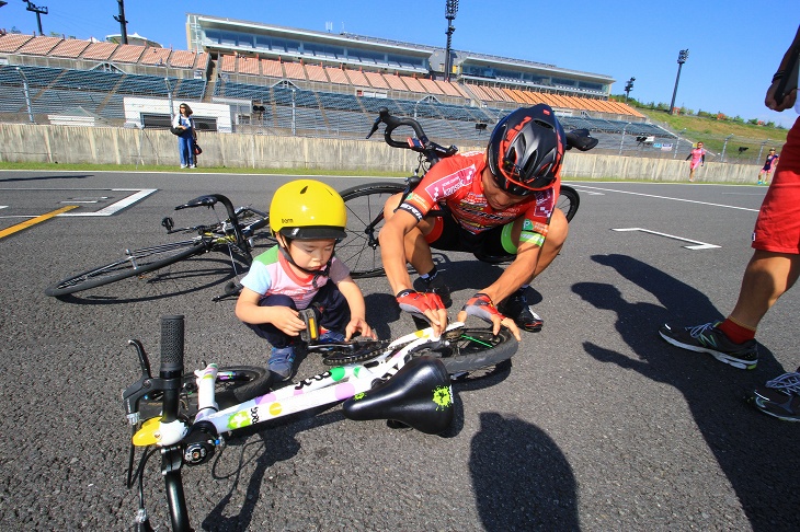 途中でメカトラブルが発生したものの、サポート選手が助けてくれました