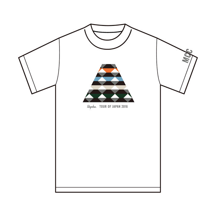 日本の富士山を思わせるグラフィックに、各地で開催されるステージの多様性を表現するカラーをちりばめた限定Tシャツ
