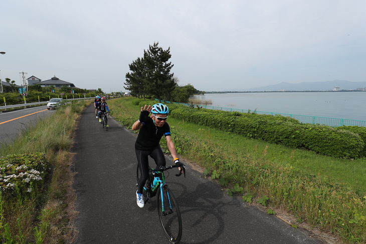 琵琶湖自転車道路を走るキング・リュー会長