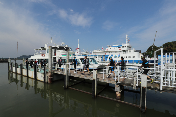 長命寺港からは湖水の上の旅が始まる