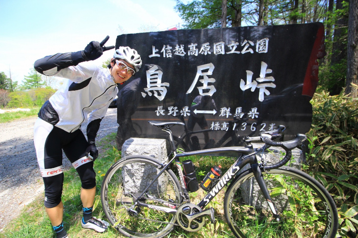 鳥居峠を越えたぞ!記念に1枚