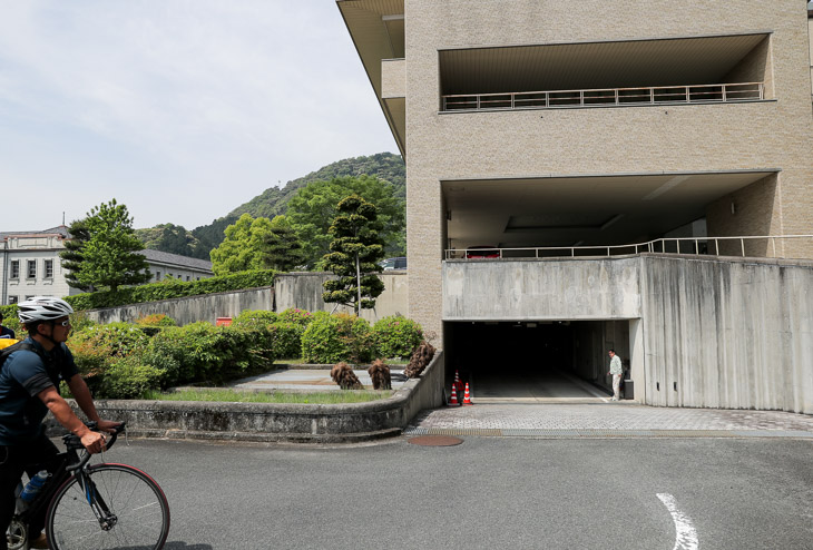 TT　地下駐車場への入り口