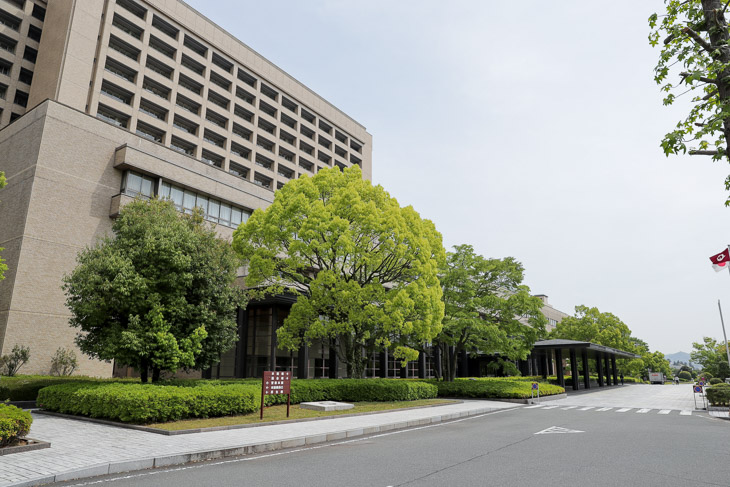 山口県庁本館玄関前がTTのコース