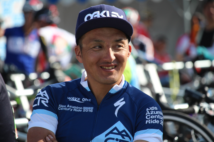 大会プロデューサーを務める元プロMTBライダーの鈴木雷太さん