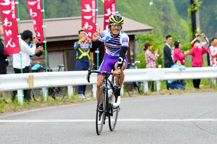 ステージ1b　高岡を振り切って水野恭兵（チームやまなし）が優勝　