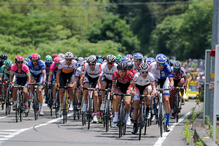 2016TOJ美濃ステージ終盤で集団を引く間瀬勇毅