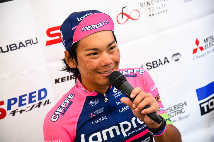 レース後の記者会見で話す新城幸也(ランプレ・メリダ)TOJ終了後は欧州に戻る事が決まっている