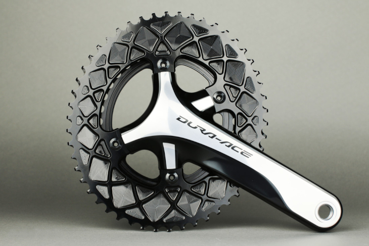 アブソリュートブラック PREMIUM OVAL ROAD 110/4 BCD CHAINRING(ブラック)