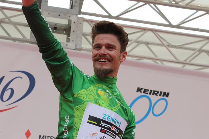 総合優勝に輝いたオスカル・プジョル(スペイン、チーム右京)