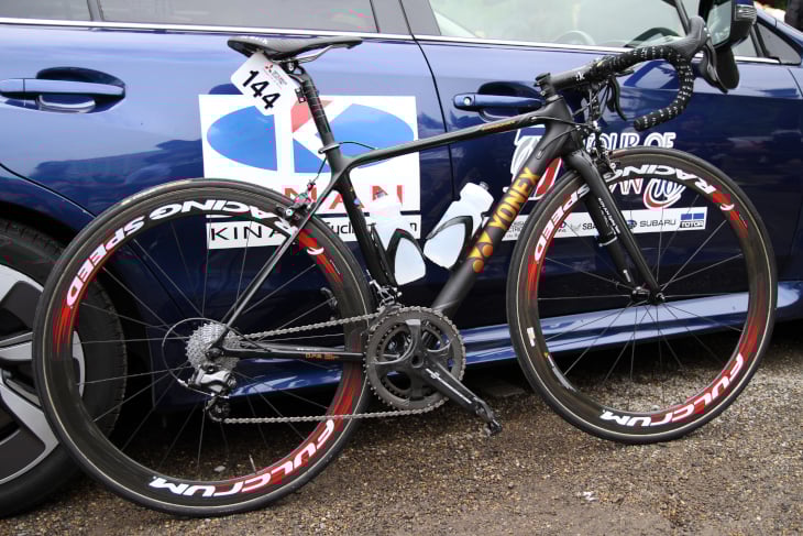 マルコス・ガルシア(スペイン、キナンサイクリングチーム)のヨネックス CARBONEX HR