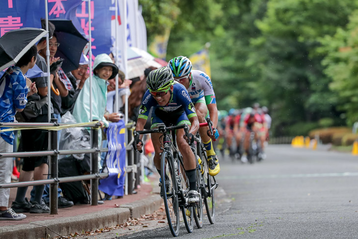 9周目、逃げ続ける山下貴宏(シエルヴォ奈良 MIYATA-MERIDA レーシングチーム)とホセ・ビセンテ・トリビオ(マトリックスパワータグ)